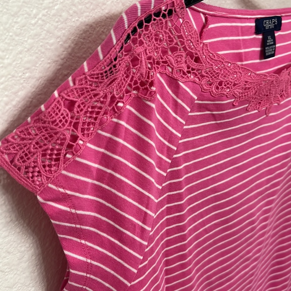Striped tee with lace neckline - Picture 3 of 4